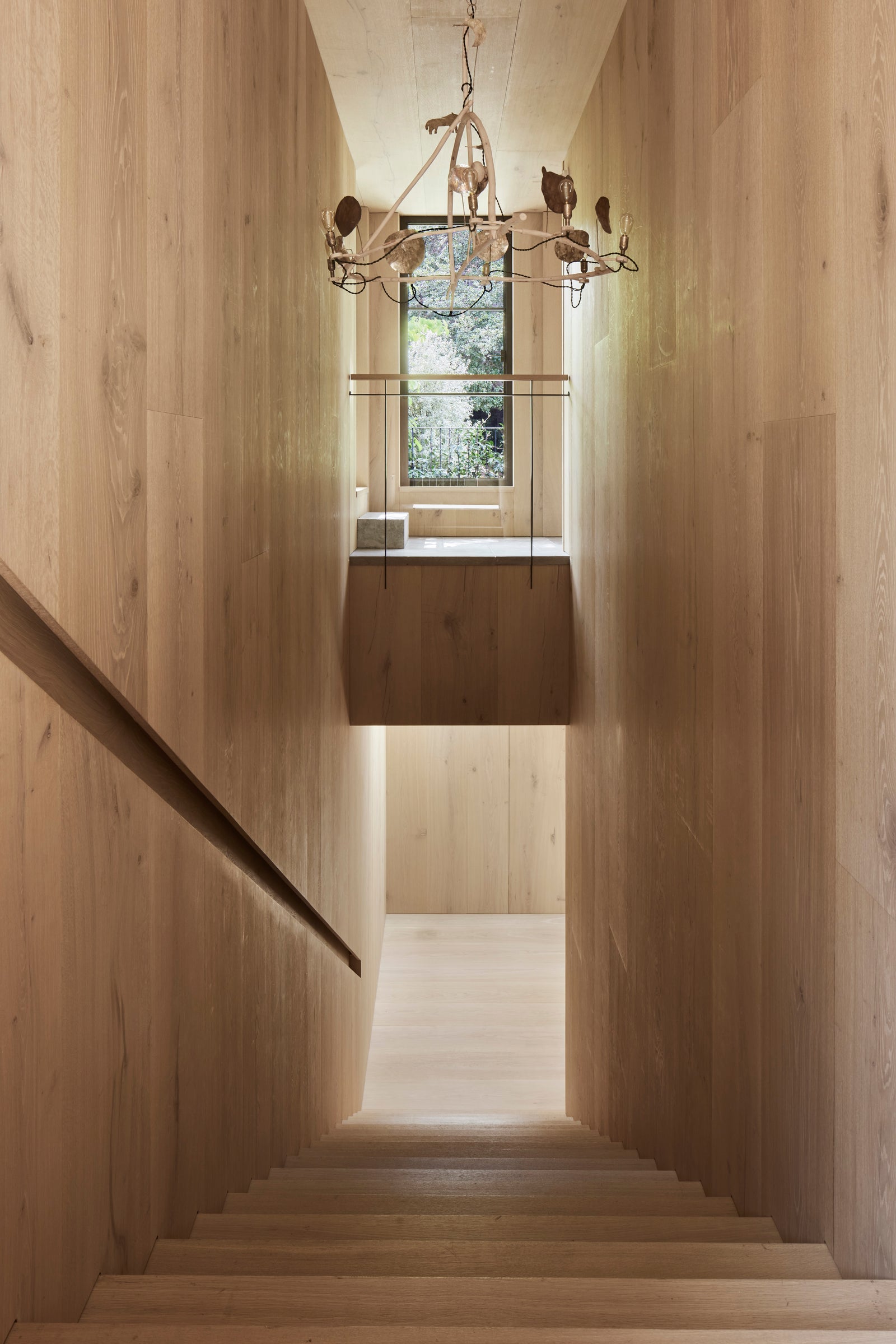 Seamless Wood Design® in motion: heart oak stairs, walls, and ceiling treatments flow as one continuous composition, transforming circulation into material experience.